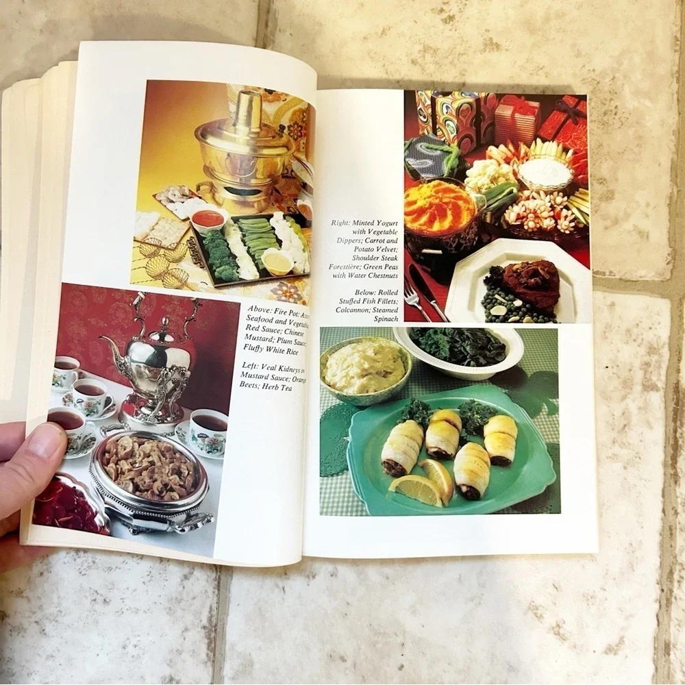‘82 Weight Watchers Party & Holiday Cookbook Over 490 Recipes For Ever Season - Picture 6 of 8